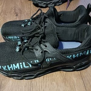 Composite toe sneakers